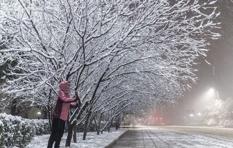 张思妮在商场